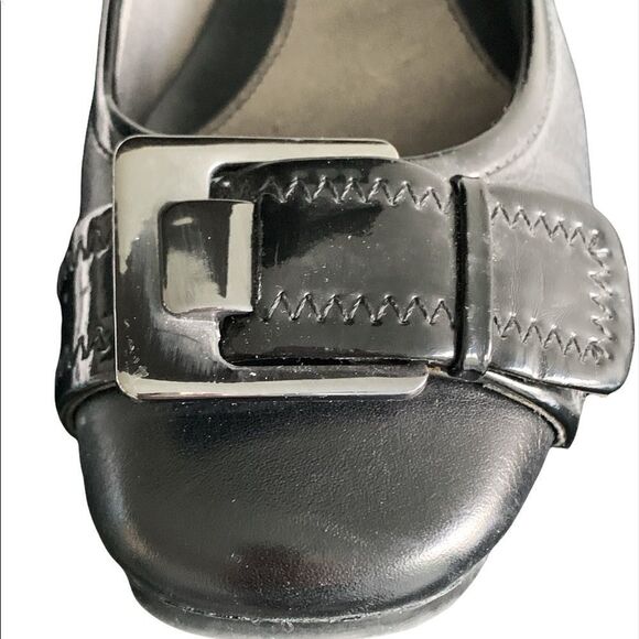 Bandolino black leather wedge flats buckle front new 6 - Picture 5 of 5